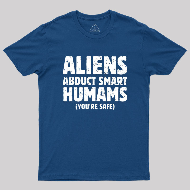 Aliens abduct smart humans  T-Shirt