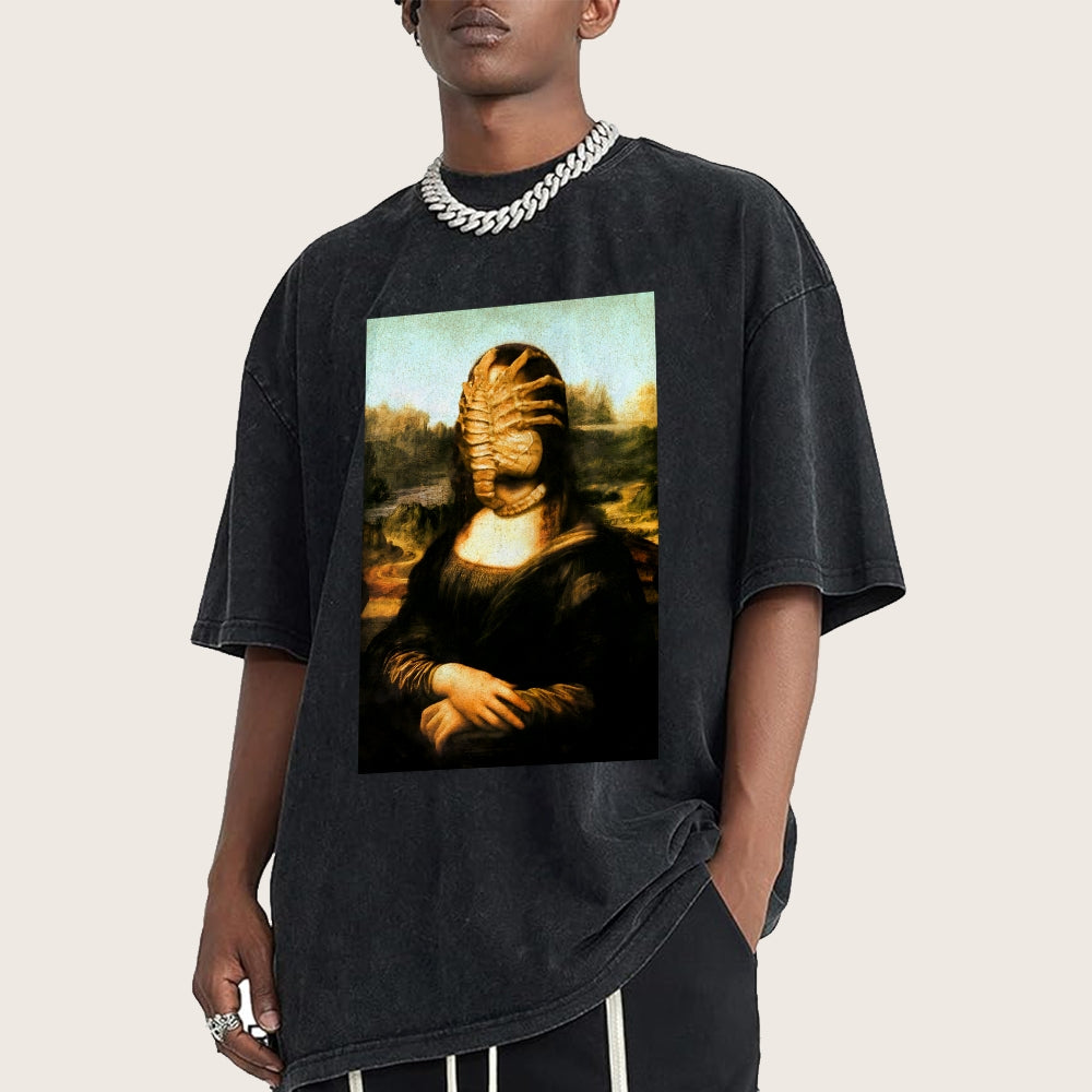 A sci-fi version of the Mona Lisa's smile Vintage Distressed T-shirt