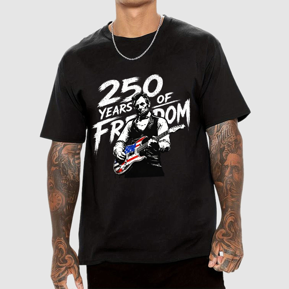 President Abraham Lincoln Playing Guitar 250th Anniversary 4th of July  T-Shirt