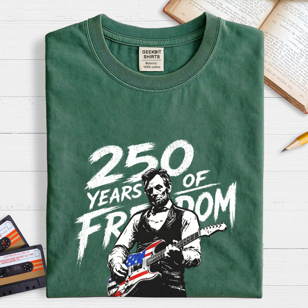 President Abraham Lincoln Playing Guitar 250th Anniversary 4th of July  T-Shirt