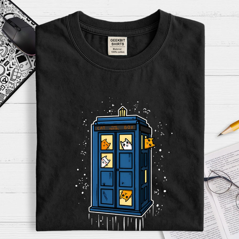 Cat-time-travel  T-Shirt