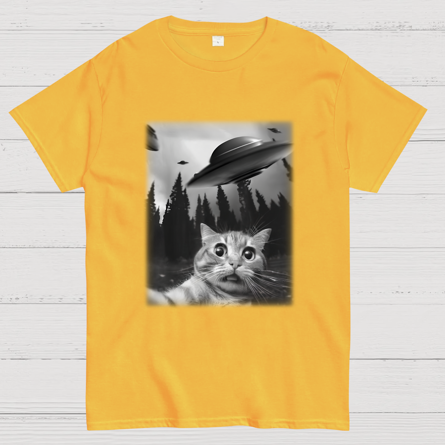 Cat With UFOs y T-Shirt