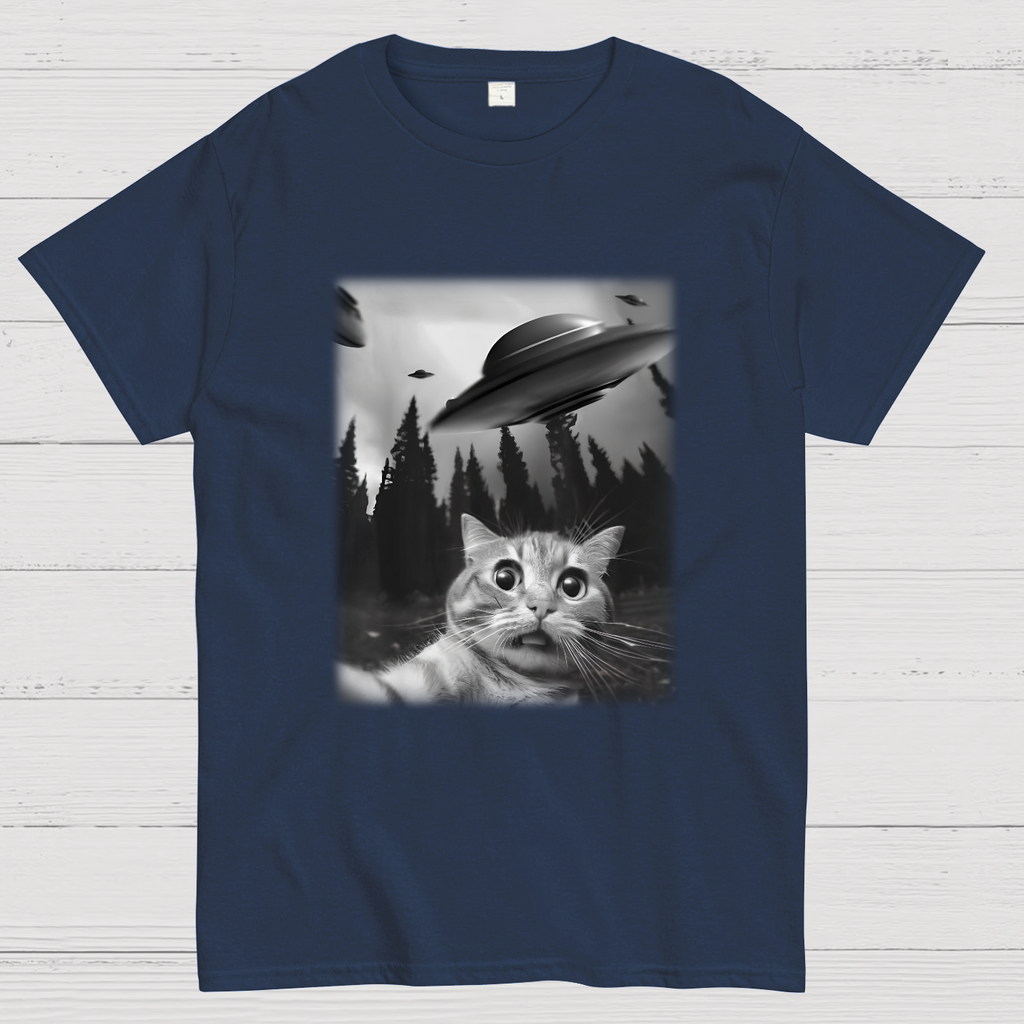 Cat With UFOs y T-Shirt