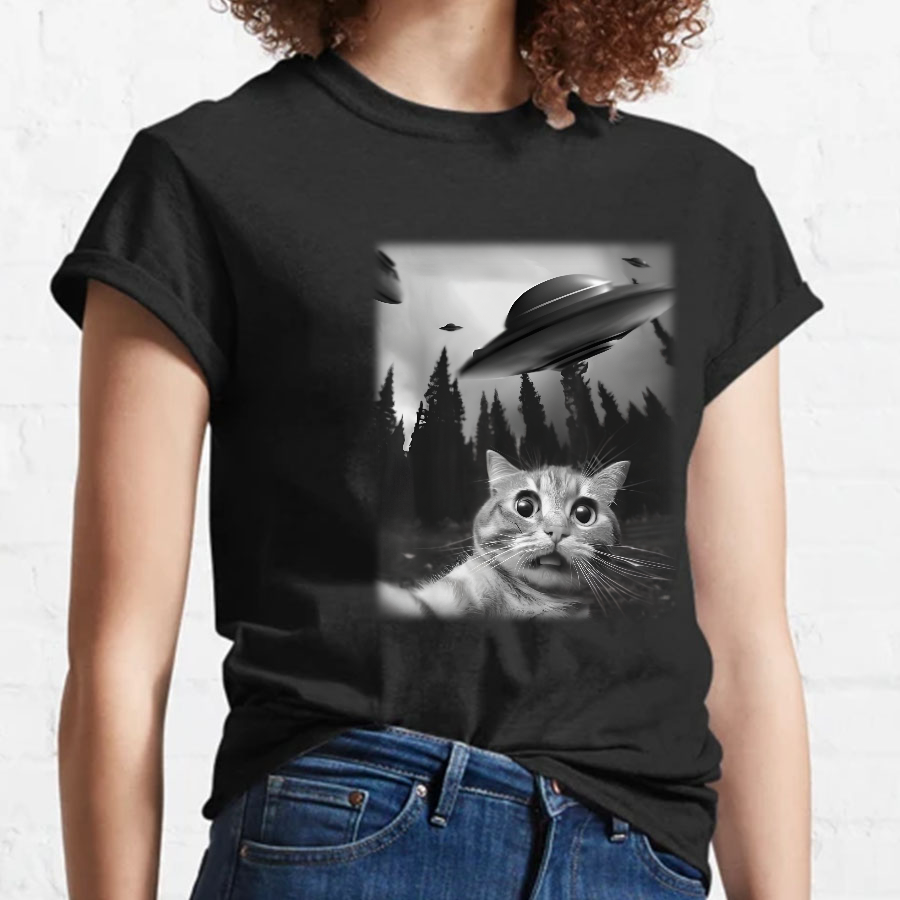 Cat With UFOs y T-Shirt