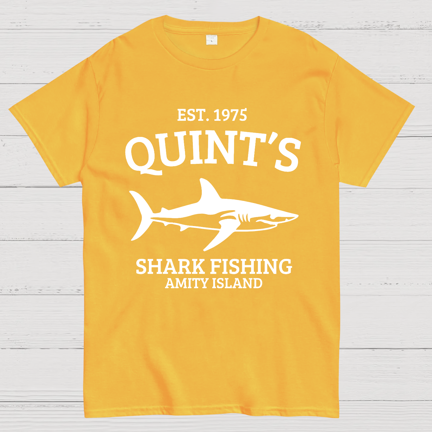 Quint's Shark Fishing Amity Island 1975 Jaws y T-Shirt