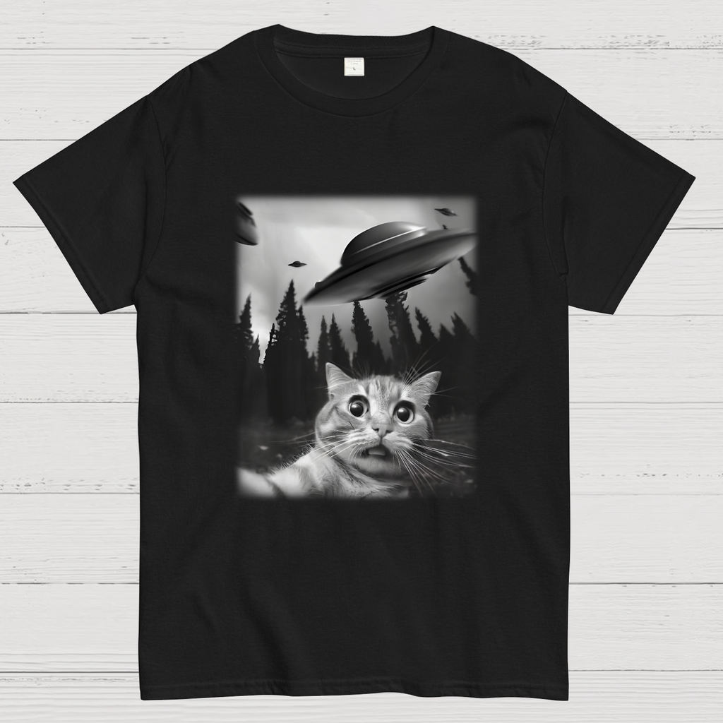 Cat With UFOs y T-Shirt