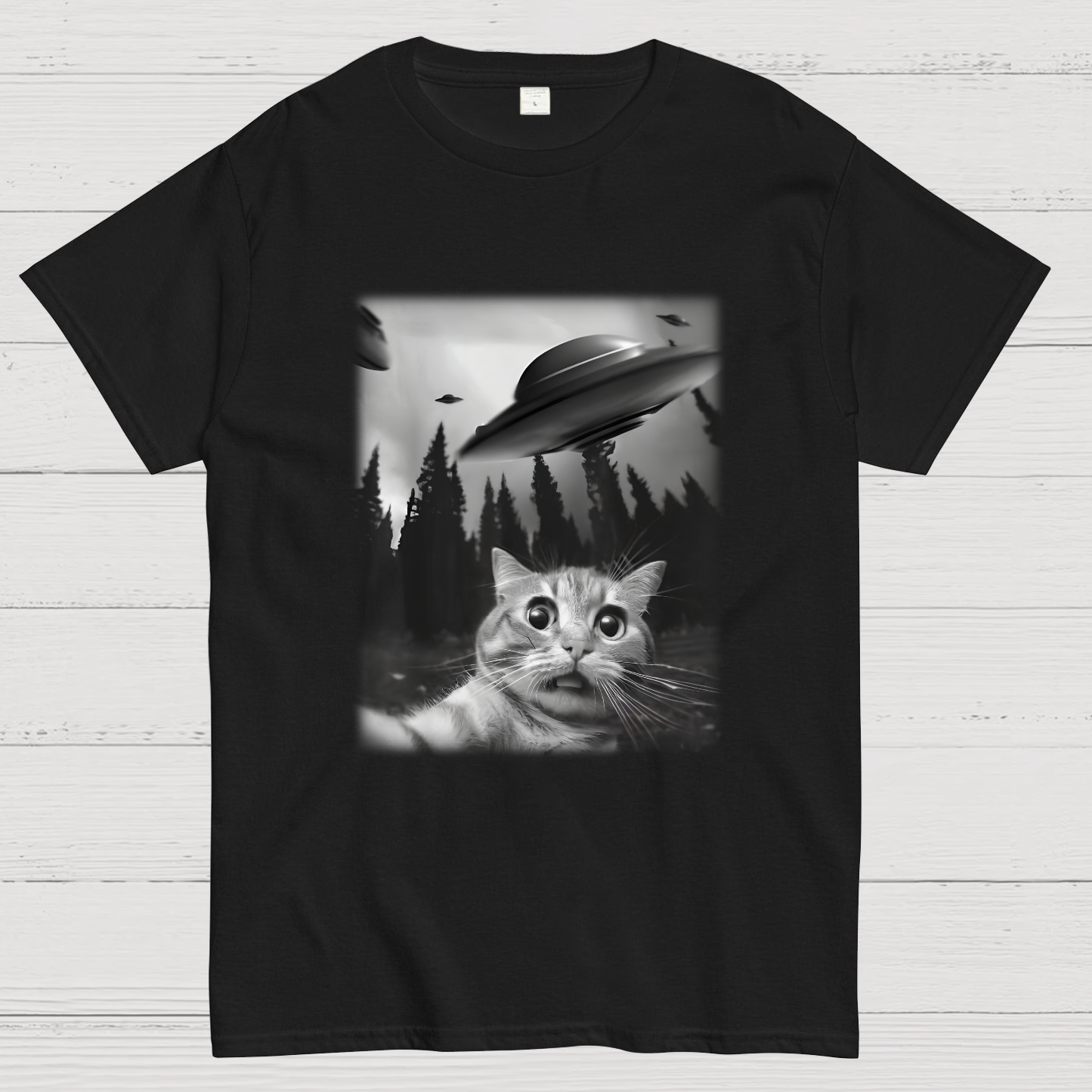Cat With UFOs y T-Shirt