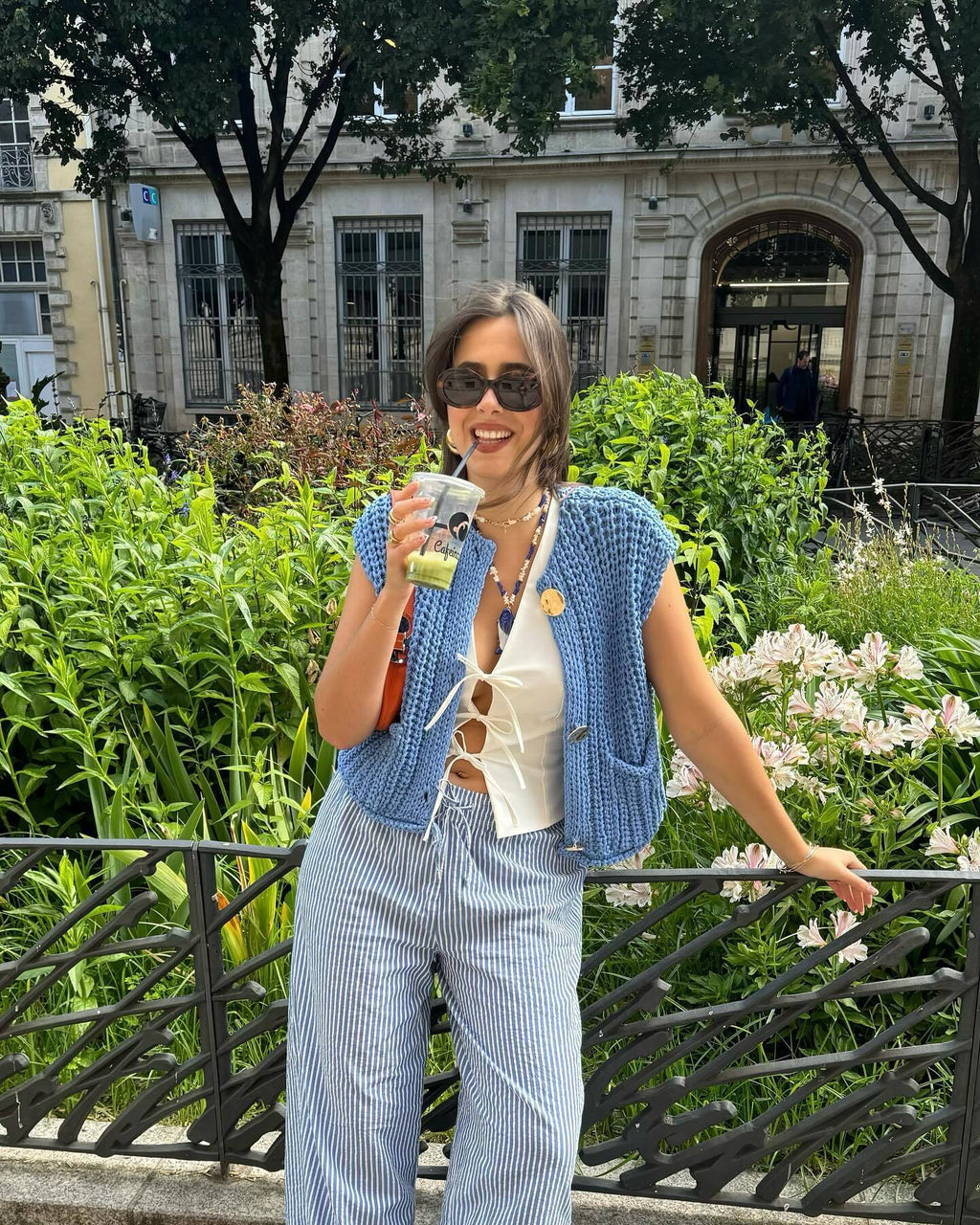 Women's Sleeveless Knitted Vest with Pockets, Comfortable Fit Sweater Vest for Casual and Formal Wear