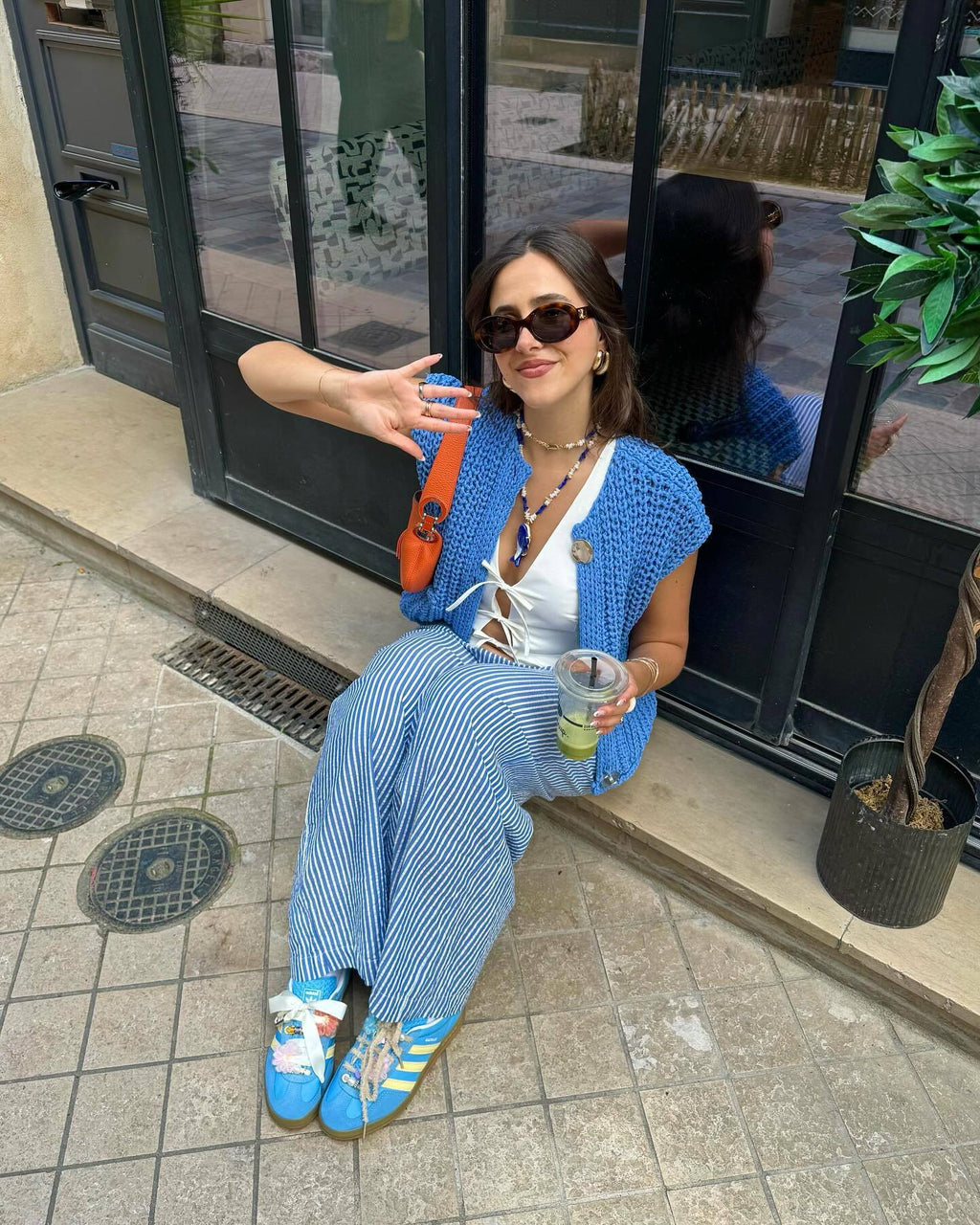 Women's Sleeveless Knitted Vest with Pockets, Comfortable Fit Sweater Vest for Casual and Formal Wear