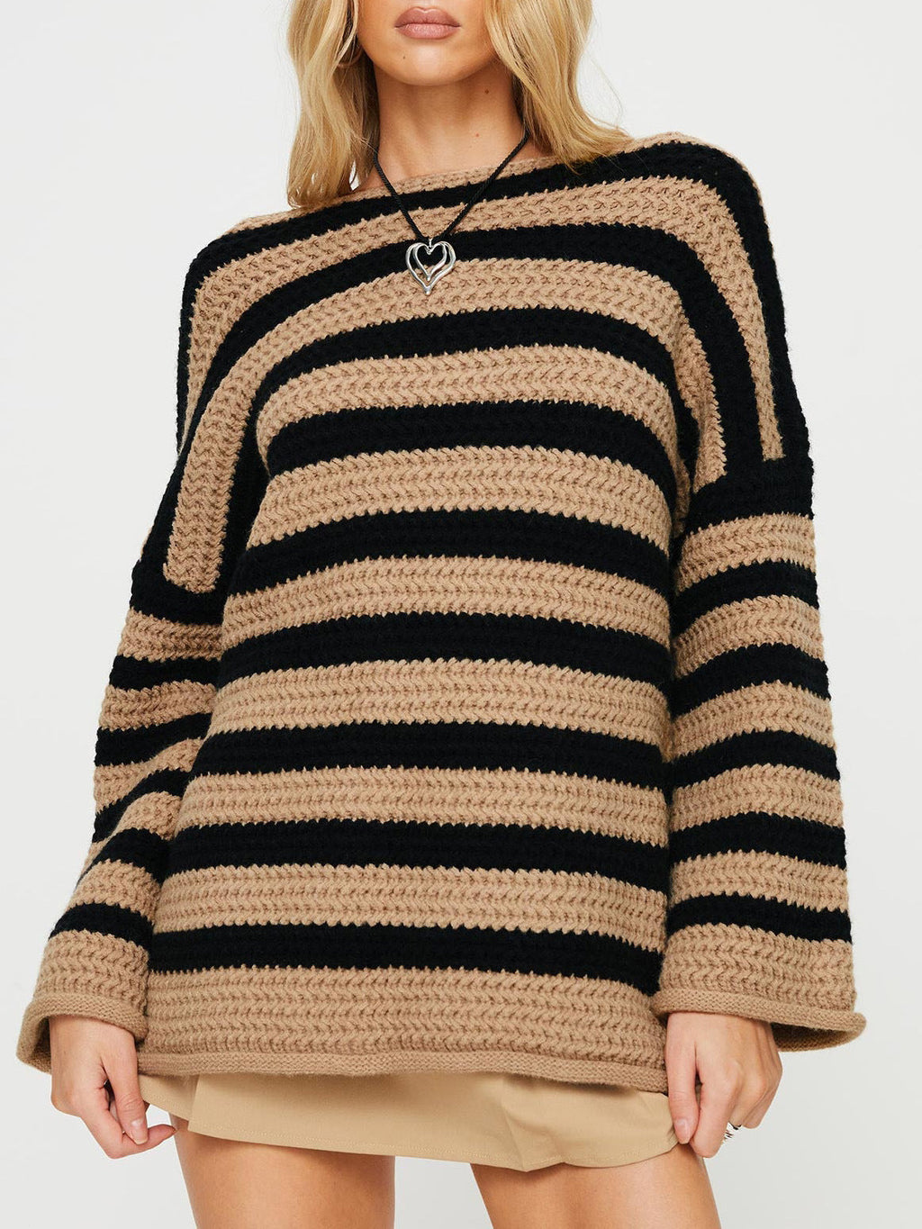 Oversize-Damenpullover mit schulterfreiem Schnitt – gestreifter Strickpullover für den Alltag