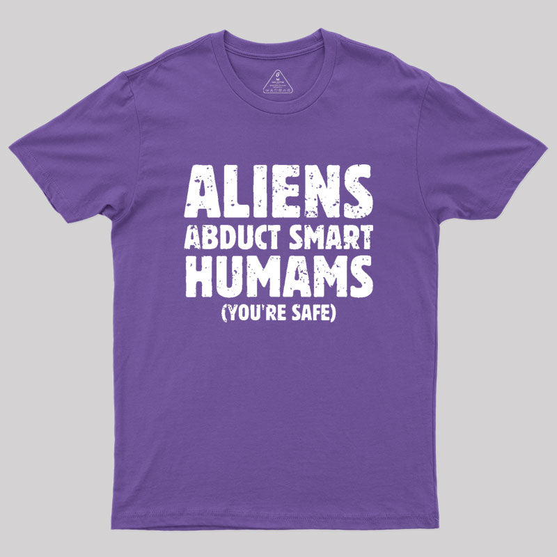Aliens abduct smart humans  T-Shirt