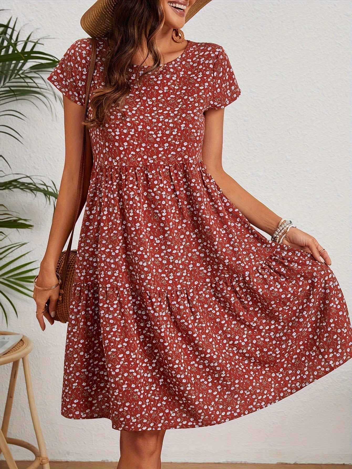 Vintage Floral Wedding Guest Dress with Circular Neckline and Short Sleeves
