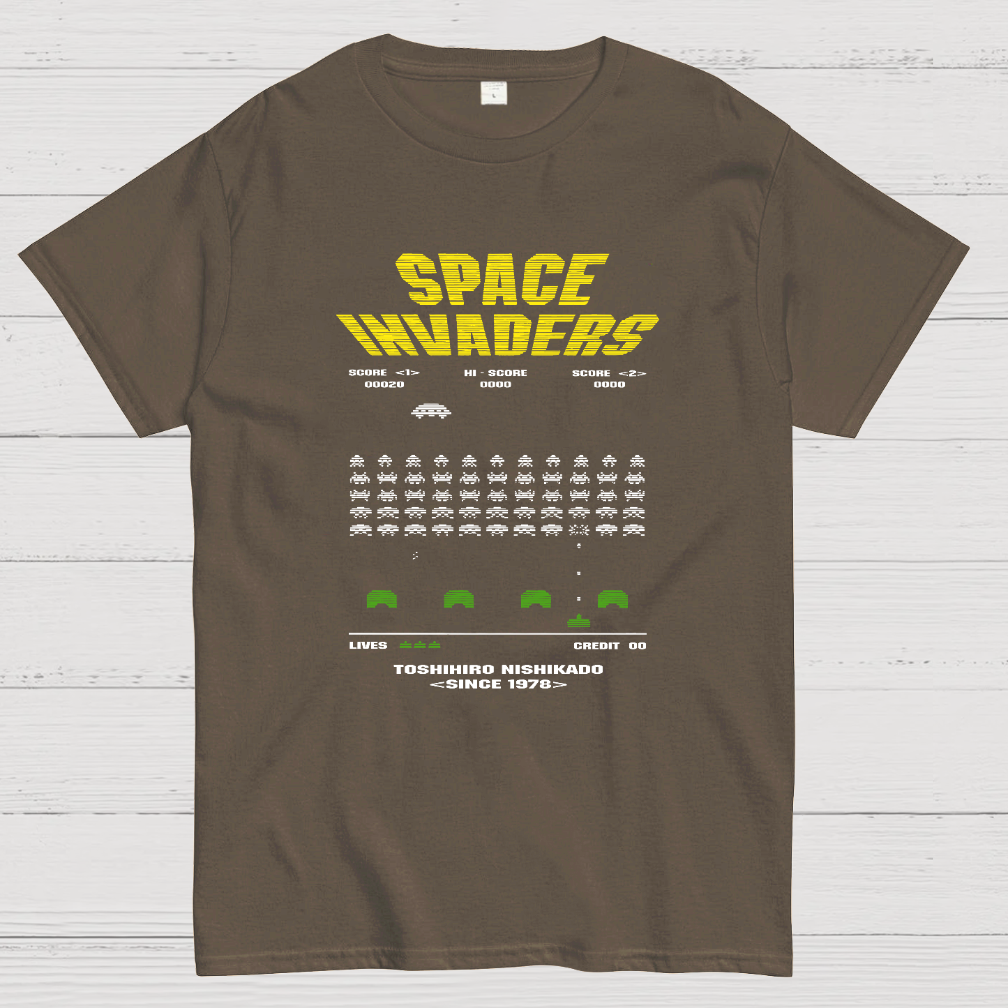 Space Invaders Retro Video Game Player y T-Shirt