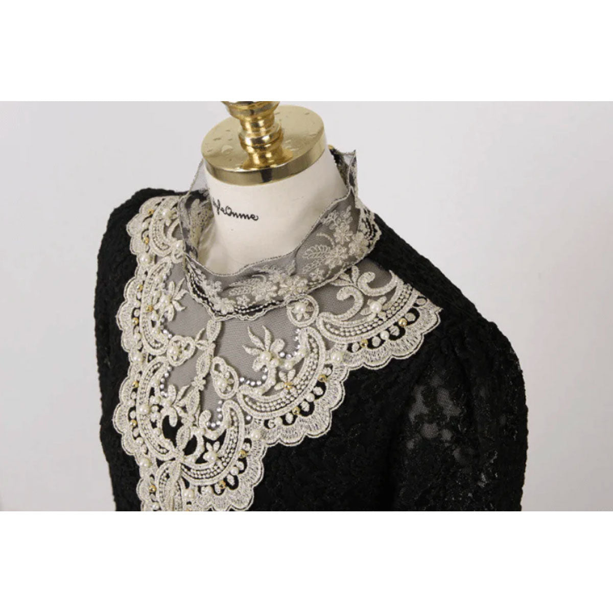 Breathable women's blouse – casual cut with embroidery and lace, for festive occasions