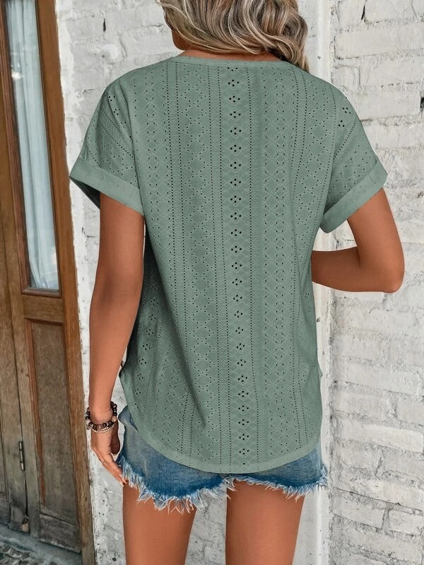 Breathable women’s t-shirt – relaxed fit, soft cotton, for everyday wear