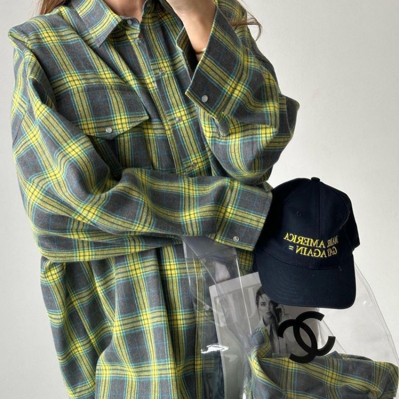Breathable women's oversized flannel shirt – relaxed fit, soft cotton, for everyday wear
