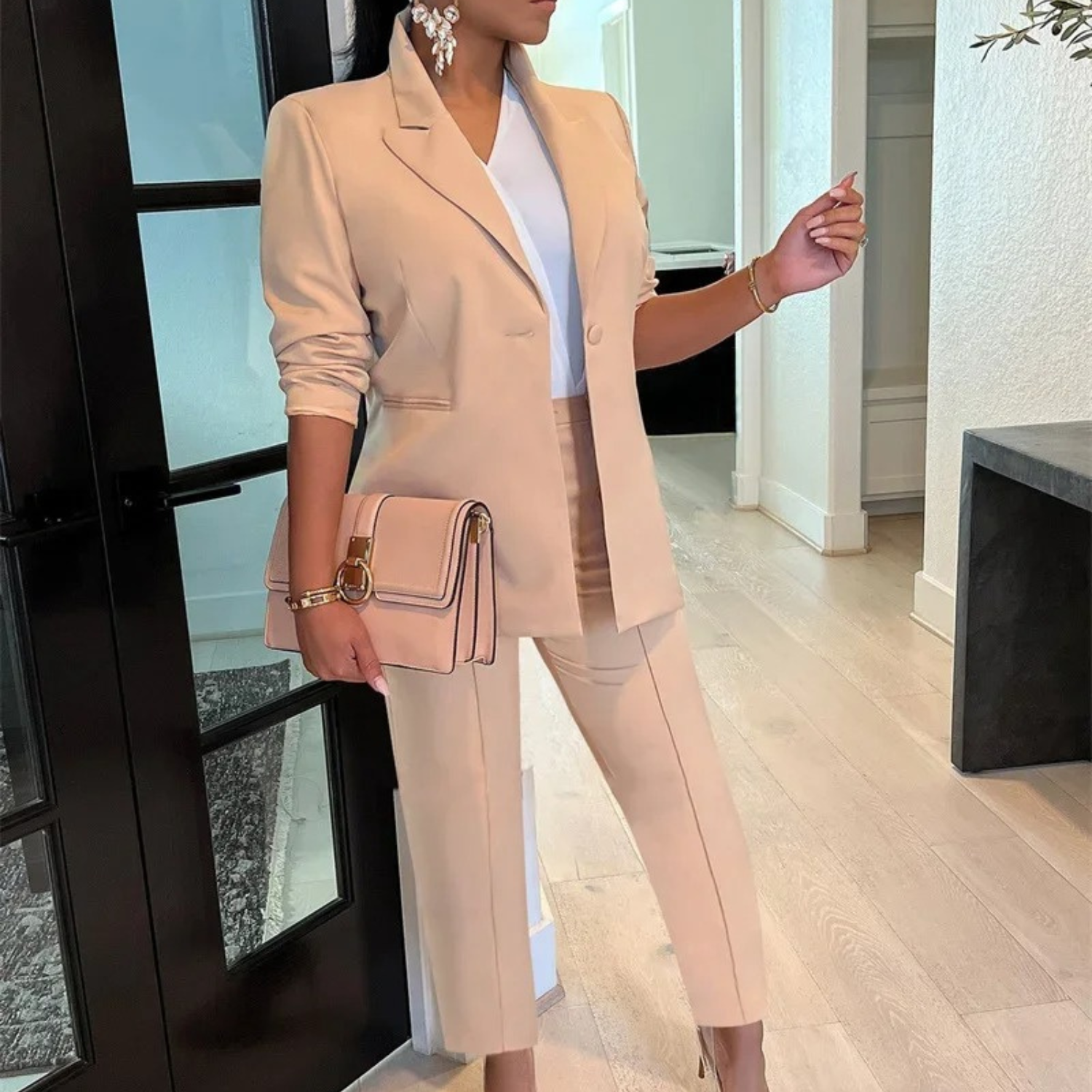 Breathable women's suit – tailored pant set, high-quality fabric, for office wear