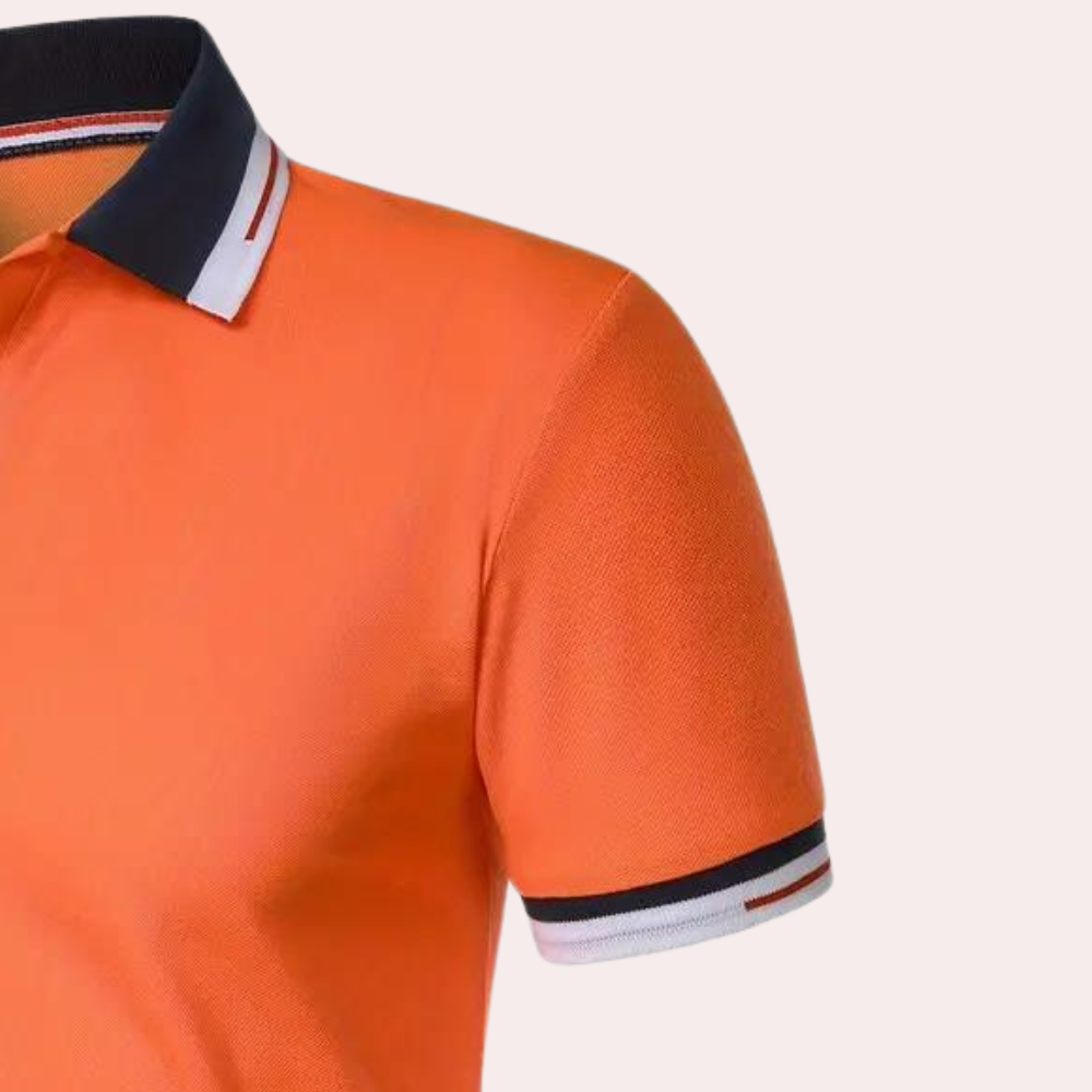 Orangefarbenes Herren-Poloshirt, bequeme Passform, atmungsaktives Material, ideal für Freizeit und Sport, erhältlich in den Größen S–XL