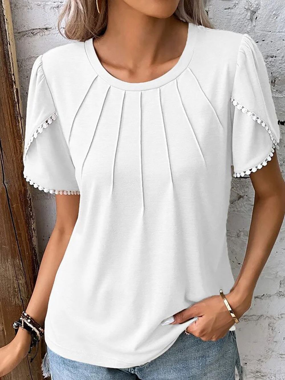 Lightweight & flattering women’s blouse – relaxed fit, cotton, for summer