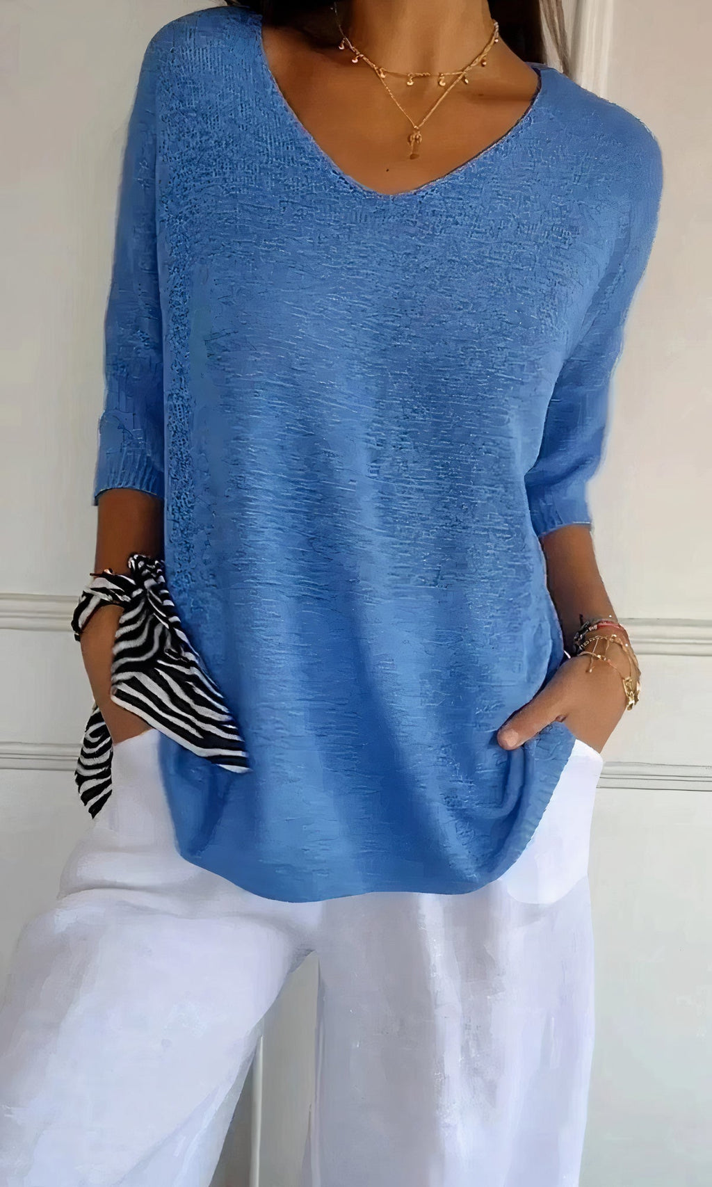 Lightweight & cozy women’s V-neck top – fine knit, for summer activities