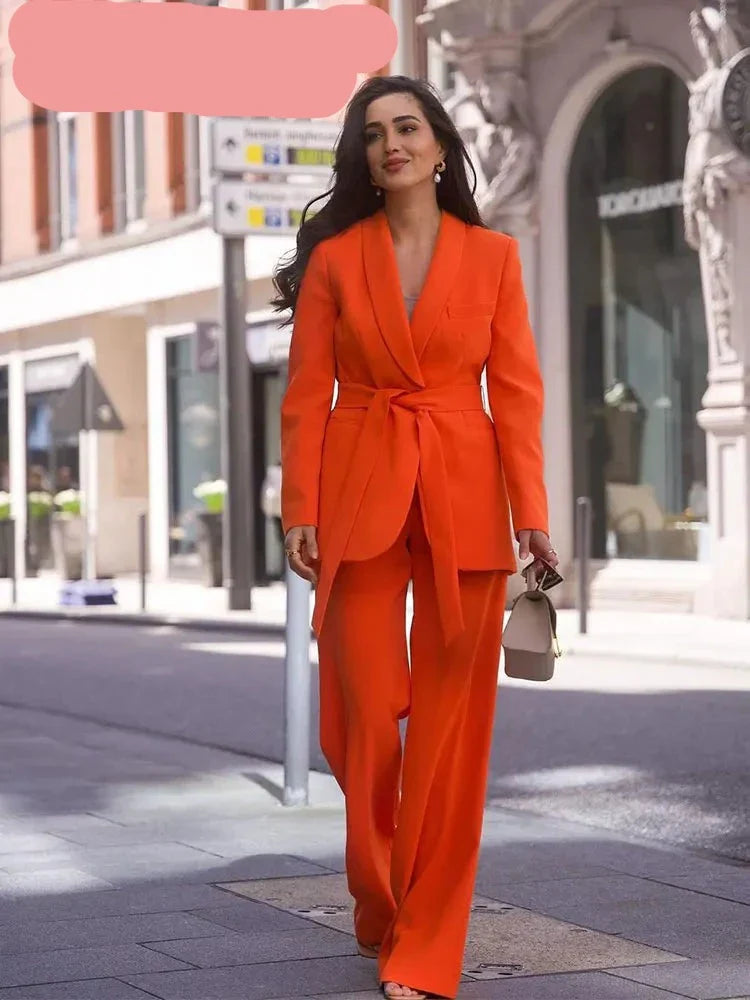 Lightweight women's blazer set – tailored blazer & pants, high-quality fabric, for formal events