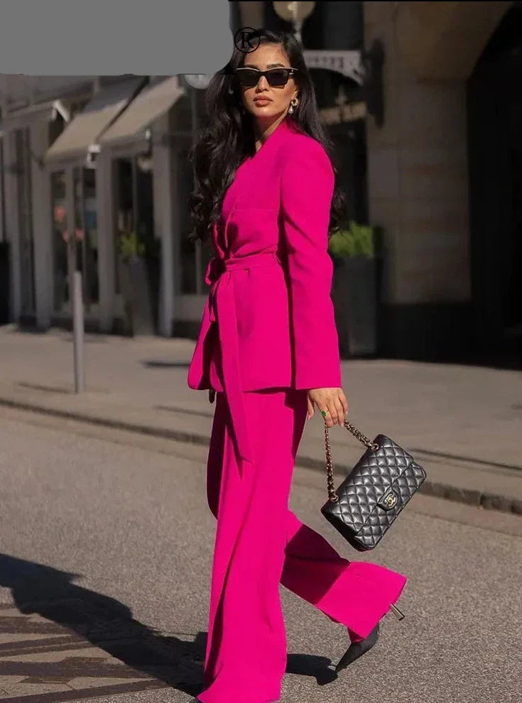 Lightweight women's blazer set – tailored blazer & pants, high-quality fabric, for formal events