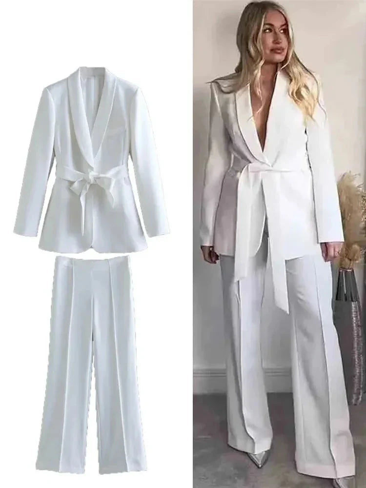 Lightweight women's blazer set – tailored blazer & pants, high-quality fabric, for formal events