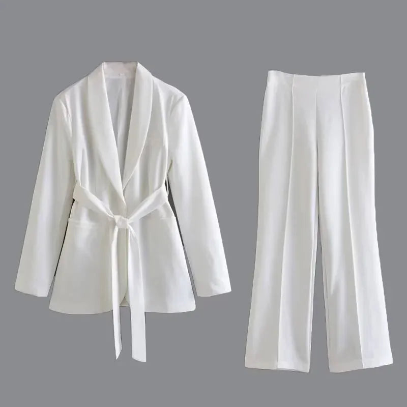 Lightweight women's blazer set – tailored blazer & pants, high-quality fabric, for formal events