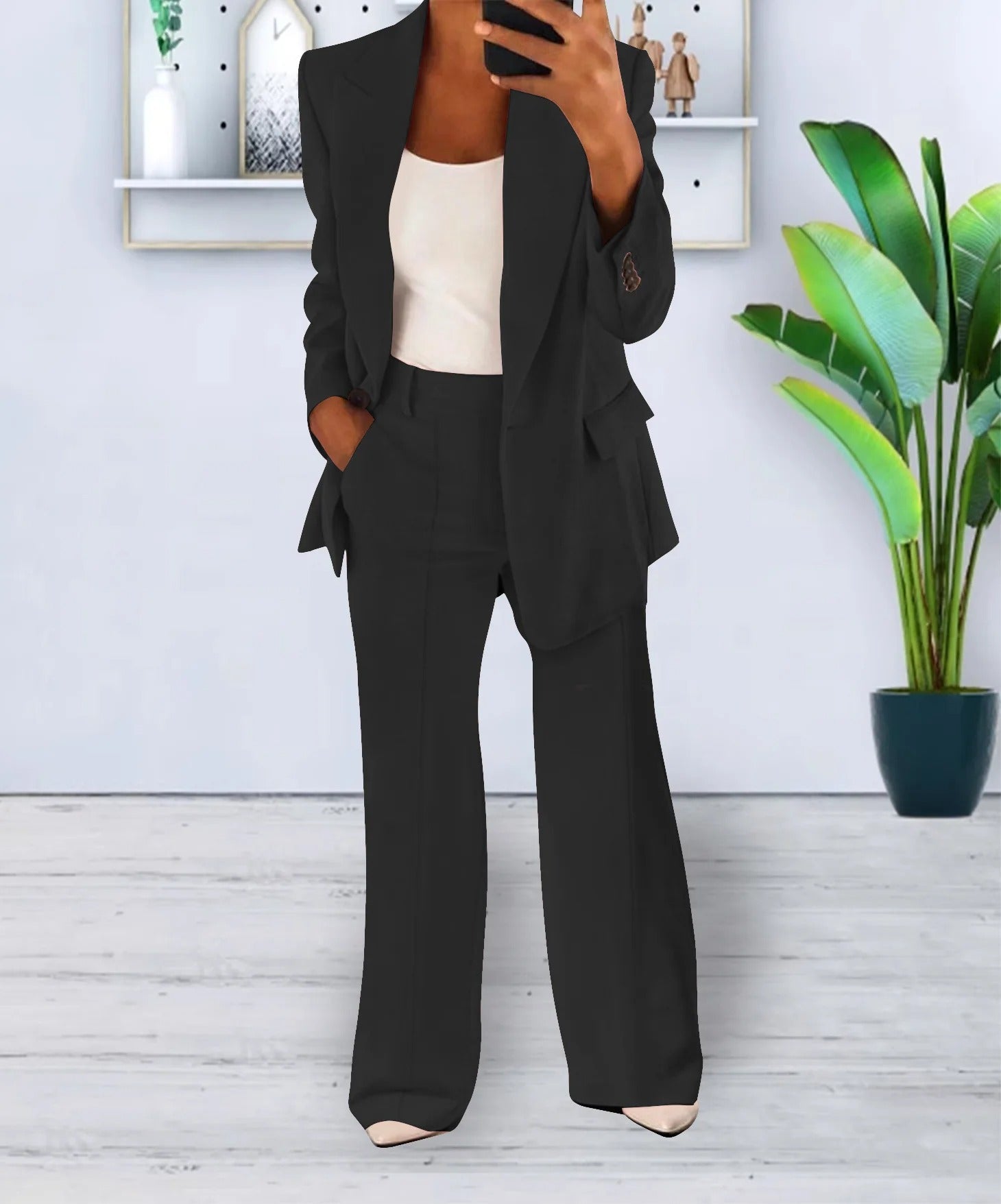 Versatile women's suit – oversized blazer and straight-leg trousers, stretchy polyester, for work or casual outings