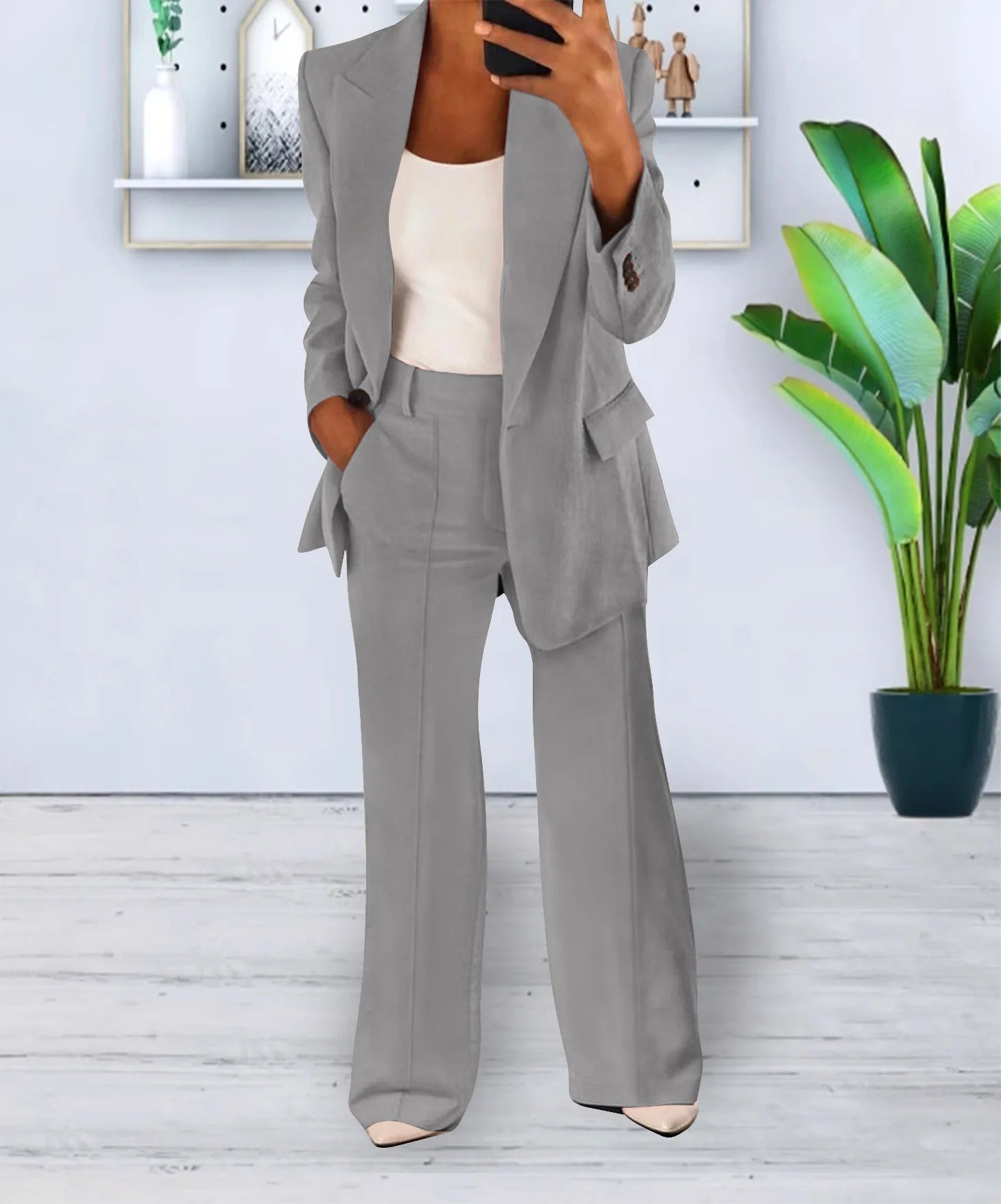 Versatile women's suit – oversized blazer and straight-leg trousers, stretchy polyester, for work or casual outings