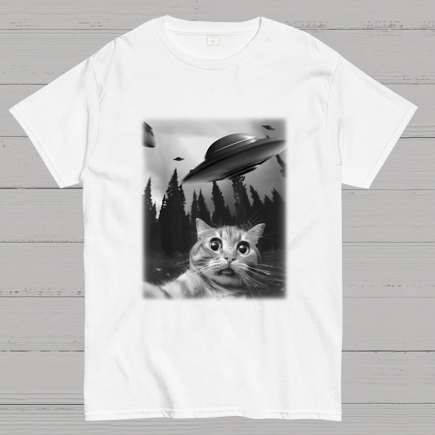 Cat With UFOs y T-Shirt