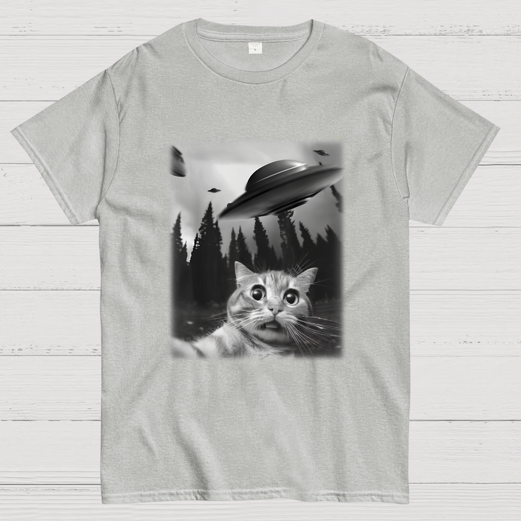 Cat With UFOs y T-Shirt