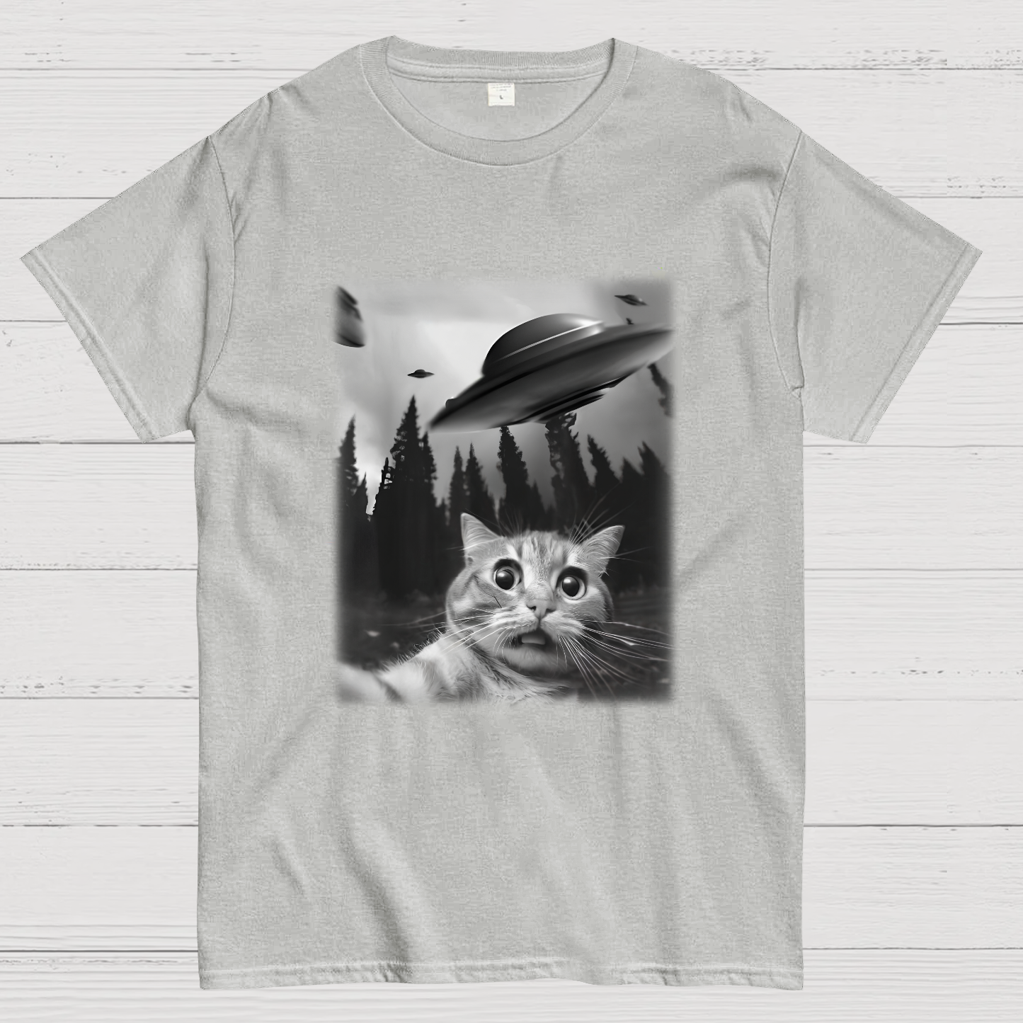 Cat With UFOs y T-Shirt