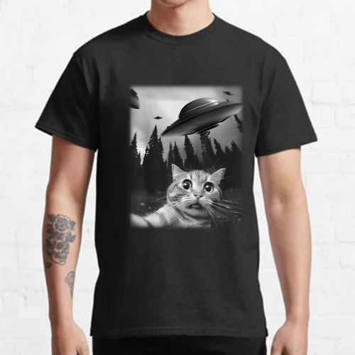 Cat With UFOs y T-Shirt