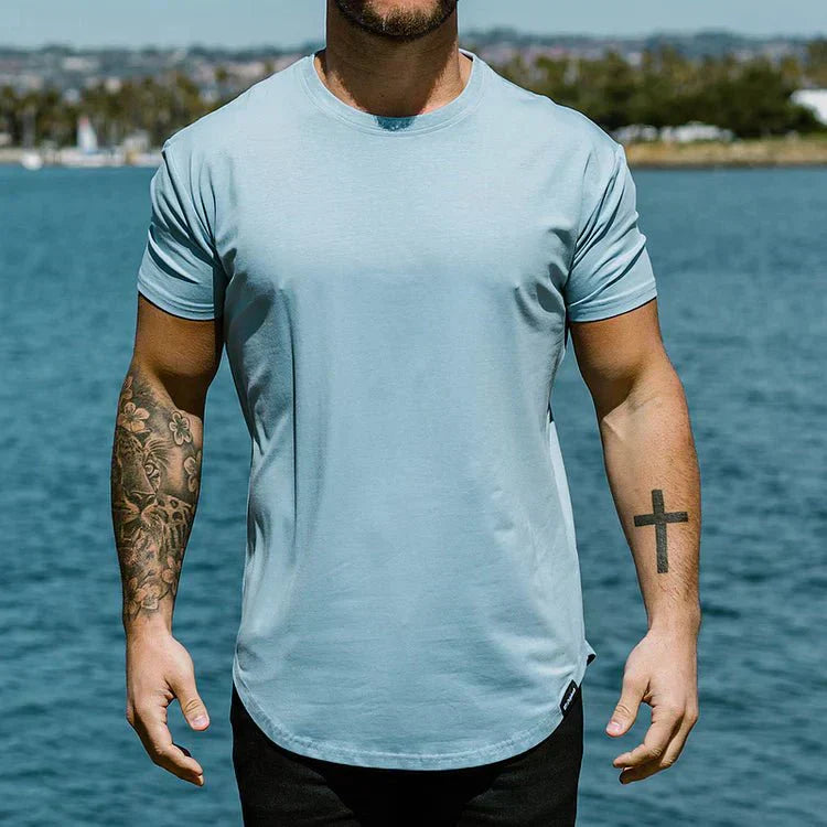 Sportlich geschnittenes Herren-T-Shirt aus atmungsaktivem Material mit nahtlosem Design für Fitnessstudio und Freizeit