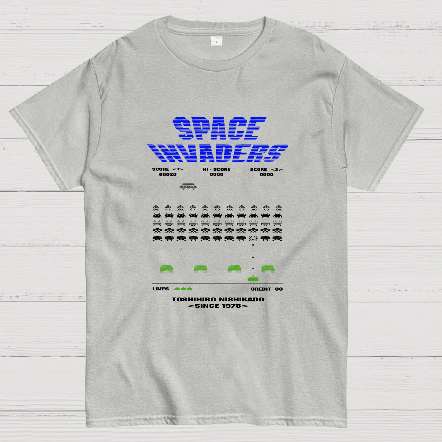 Space Invaders Retro Video Game Player y T-Shirt